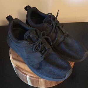 Perfect condition black Nike’s